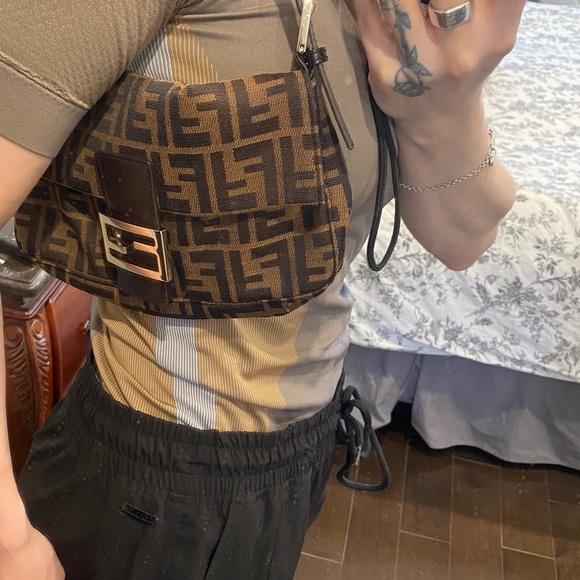 AUTHENTIC FENDI ZUCCA CLASSIC BAGUETTE - Picture 12 of 14